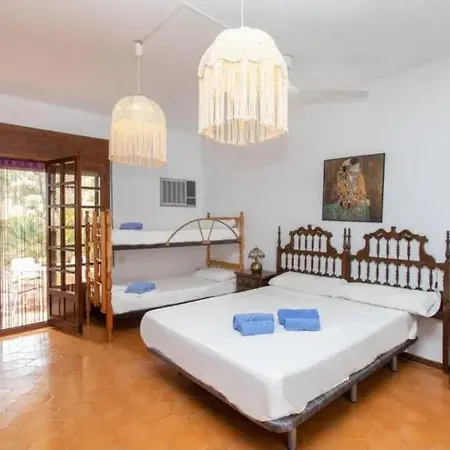 Magnifica Con Piscina En Zona Bosque Sant Jordi De Alfama *