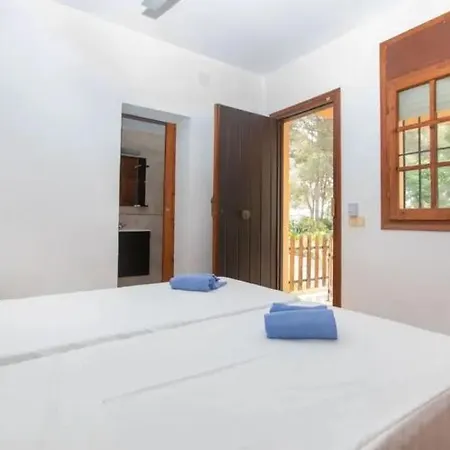 Villa Magnifica Con Piscina En Zona Bosque Sant Jordi De Alfama