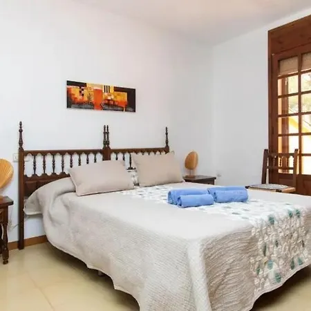 Magnifica Con Piscina En Zona Bosque Sant Jordi De Alfama *